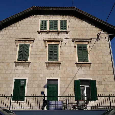 스튜디오 아파트먼트 자포